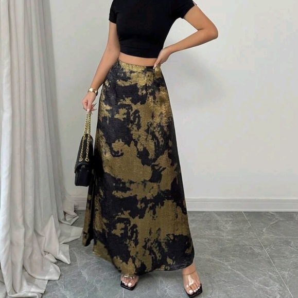 Women's Elegant Commuter Contrasting Color Skirt - Picture 1 of 4